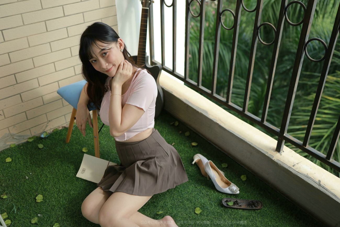 IESS异思趣向腿模丝袜美足写真秋秋阳台上的美女 (40)