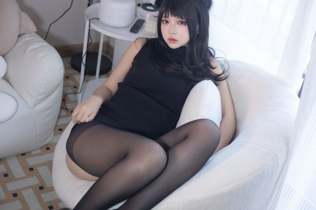 微博美少女疯猫Cosplay性感写真黑毛衣少女 (37)