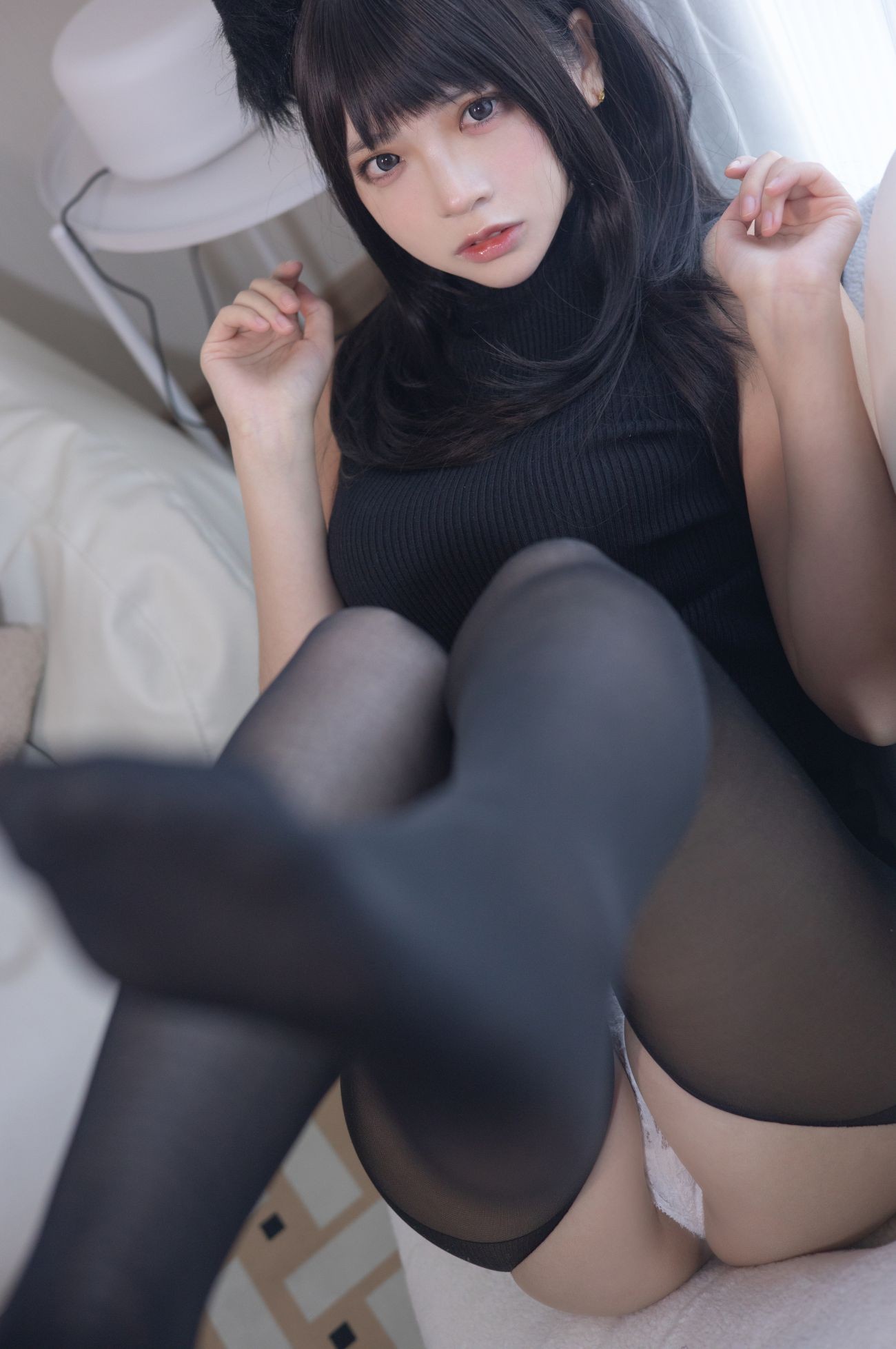 微博美少女疯猫Cosplay性感写真黑毛衣少女 (10)